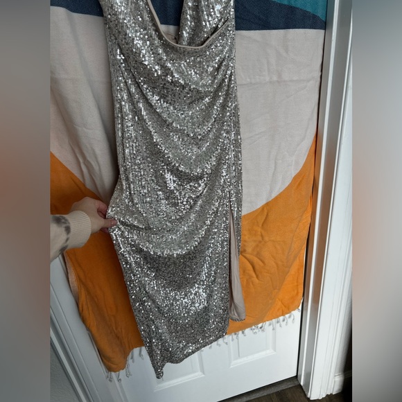 BACHELORETTE / RECEPTION DRESS - Picture 3 of 6